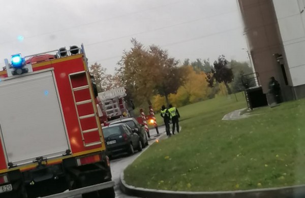 Į Kosmonautų gatvę sulėkė visos gelbėjimo tarnybos