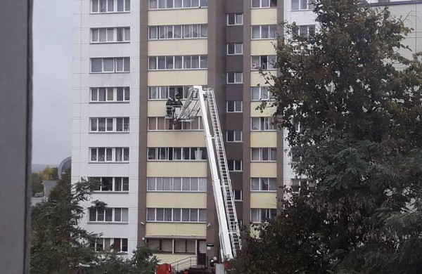 Į Kosmonautų gatvę sulėkė visos gelbėjimo tarnybos