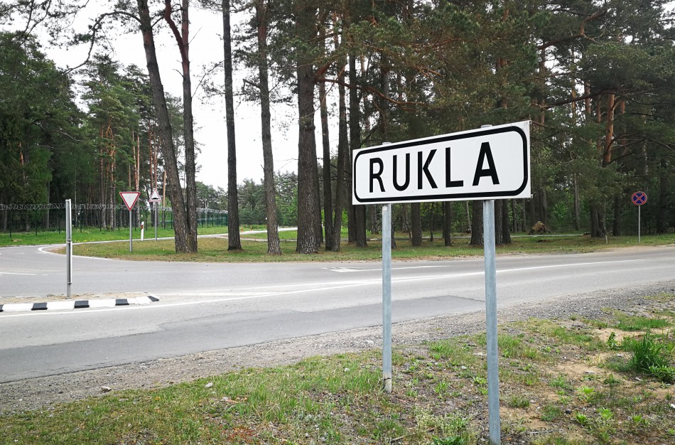 Ruklos seniūnija prašo skirti 6000 eurų lauko ekrano įsigijimui