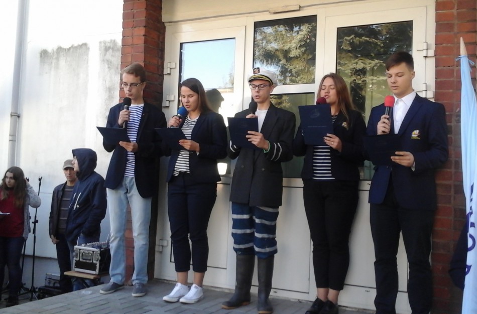 J.Ralio gimnazistai, mokytojai ir svečiai iš Vokietijos hegzametru skaitė „Odisėją“