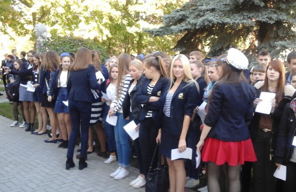 J.Ralio gimnazistai, mokytojai ir svečiai iš Vokietijos hegzametru skaitė „Odisėją“