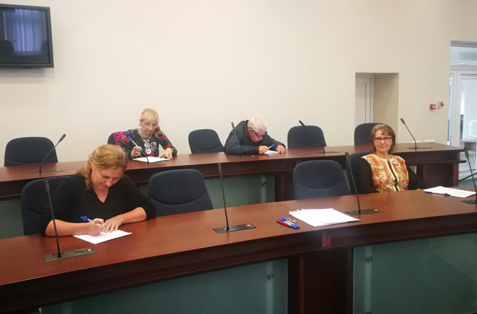 Šiandien susigrūmė Konstitucijos entuziastai!