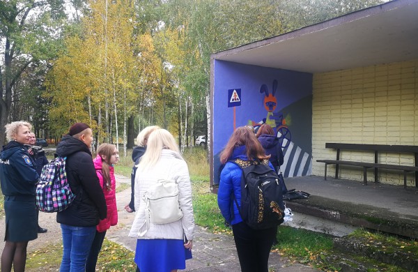 LAKD apdovanojo Jonavos mokinius už piešinių konkursą „Saugus eismas kelyje“