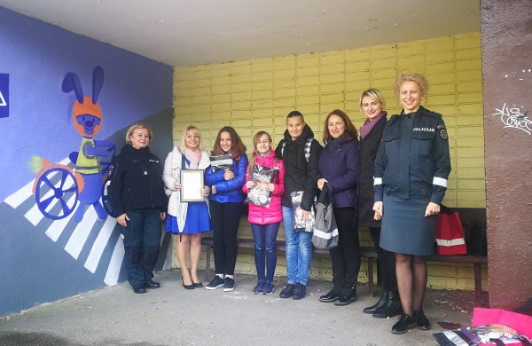 LAKD apdovanojo Jonavos mokinius už piešinių konkursą „Saugus eismas kelyje“