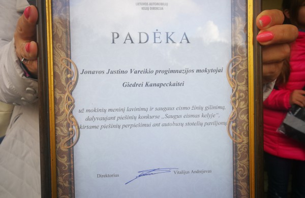 LAKD apdovanojo Jonavos mokinius už piešinių konkursą „Saugus eismas kelyje“