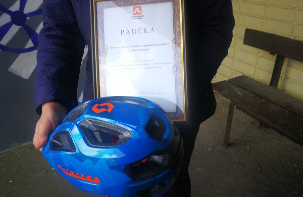 LAKD apdovanojo Jonavos mokinius už piešinių konkursą „Saugus eismas kelyje“