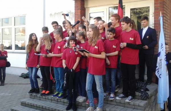 J.Ralio gimnazistai, mokytojai ir svečiai iš Vokietijos hegzametru skaitė „Odisėją“