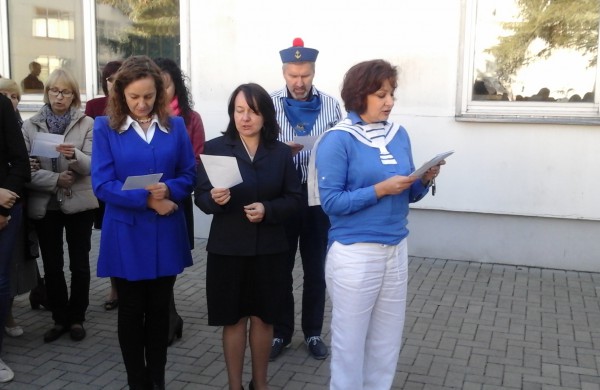 J.Ralio gimnazistai, mokytojai ir svečiai iš Vokietijos hegzametru skaitė „Odisėją“