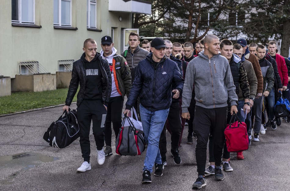 Lietuvos kariuomenėje tarnybą pradėjo daugiau nei tūkstantis  šauktinių