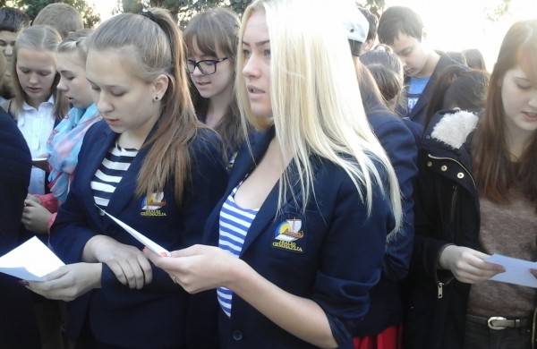 J.Ralio gimnazistai, mokytojai ir svečiai iš Vokietijos hegzametru skaitė „Odisėją“