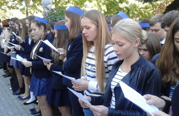 J.Ralio gimnazistai, mokytojai ir svečiai iš Vokietijos hegzametru skaitė „Odisėją“