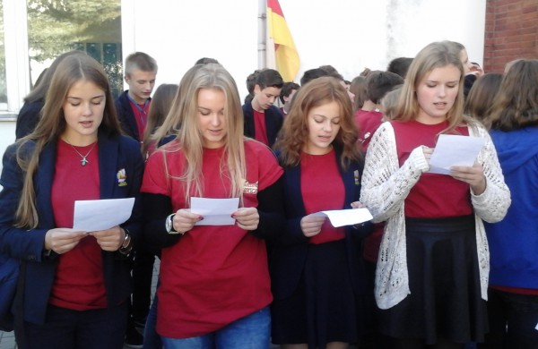 J.Ralio gimnazistai, mokytojai ir svečiai iš Vokietijos hegzametru skaitė „Odisėją“