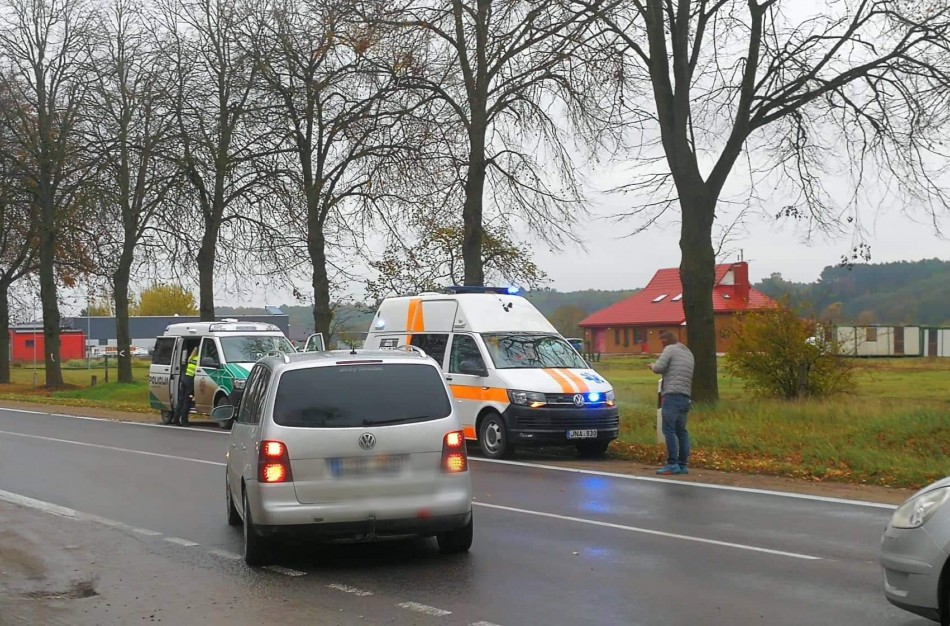 Kelyje Kaunas - Jonava susidūrė du automobiliai: formuojasi spūstys
