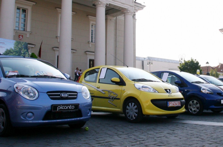 Jau įsigaliojo kompensacinių išmokų mažiau taršiems automobiliams įsigyti tvarka