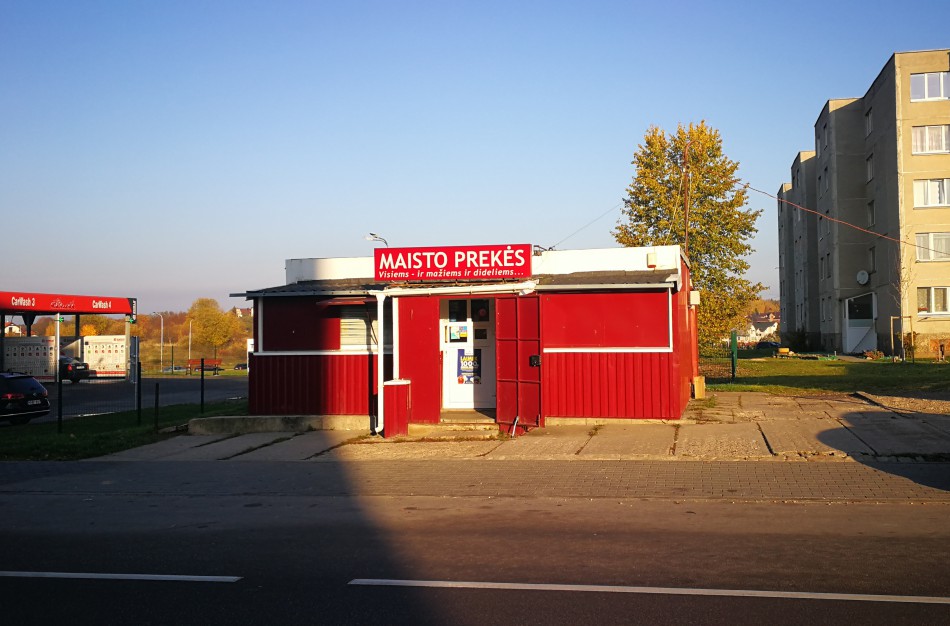 Gyventojai apie nedidelę parduotuvę: ,,sava policija" ir įstatymai čia negalioja