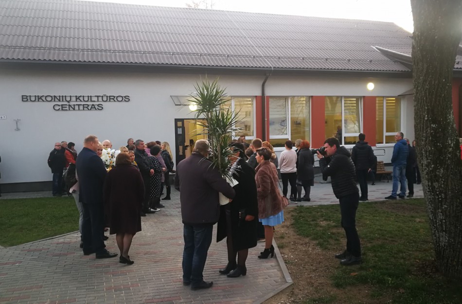 Šiandien atvertas renovuotas Bukonių kultūros centro pastatas