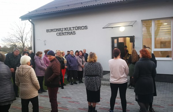 Šiandien atvertas renovuotas Bukonių kultūros centro pastatas