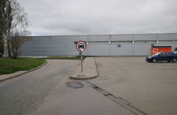 Ką draudžia ir ką leidžia kelio ženklas prie Rimkų „Norfos“?