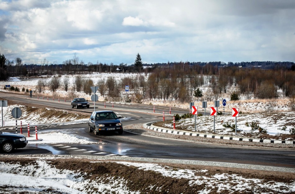 Susisiekimo ministerija perspėja vairuotojus: atšalus orams – daugiau pavojų kelyje
