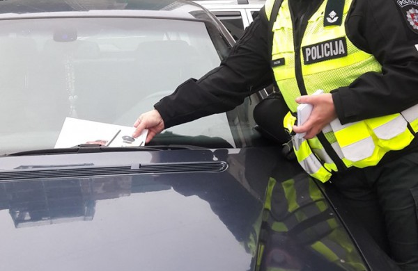 Ar Jūsų automobilis saugus, jei jį paliekate neužrakintą, o salone - pilna daiktų?