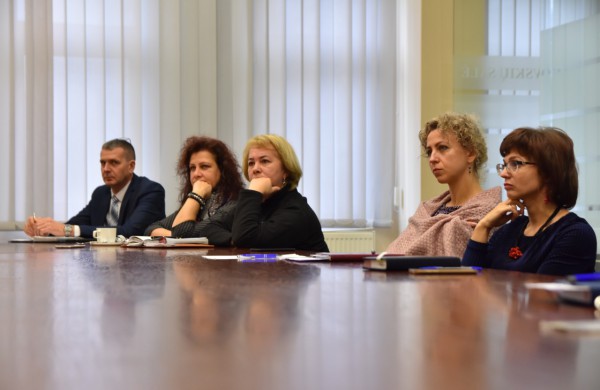 Jonavoje kurs smurto atpažinimo modelį