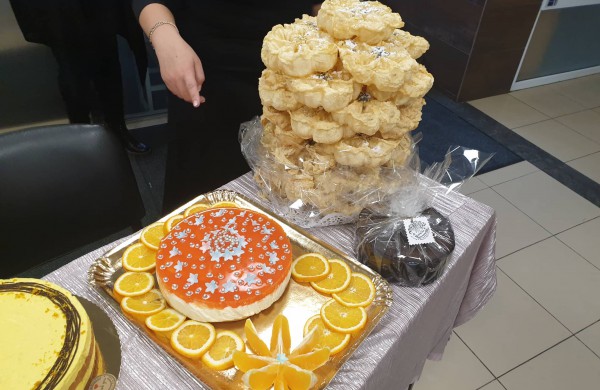 Naminiai kepiniai „tirpo akyse“ - aukų dėžutė sparčiai pildėsi