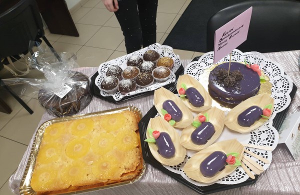 Naminiai kepiniai „tirpo akyse“ - aukų dėžutė sparčiai pildėsi