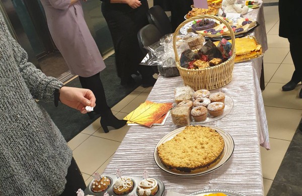 Naminiai kepiniai „tirpo akyse“ - aukų dėžutė sparčiai pildėsi