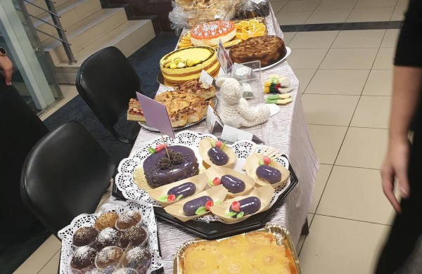 Naminiai kepiniai „tirpo akyse“ - aukų dėžutė sparčiai pildėsi