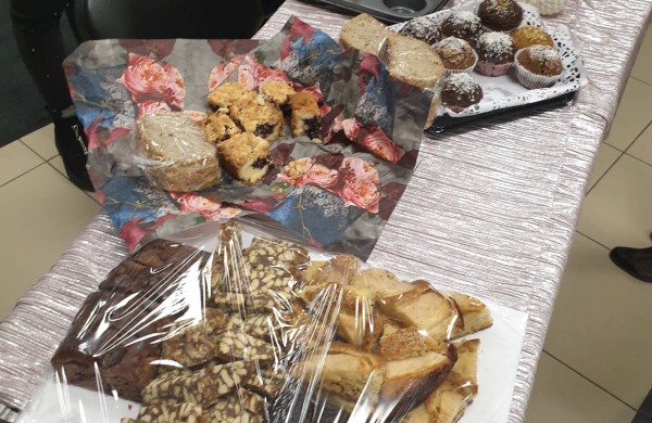 Naminiai kepiniai „tirpo akyse“ - aukų dėžutė sparčiai pildėsi