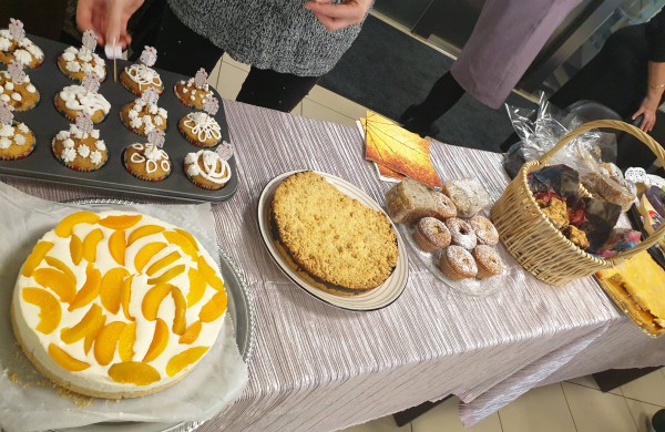 Naminiai kepiniai „tirpo akyse“ - aukų dėžutė sparčiai pildėsi