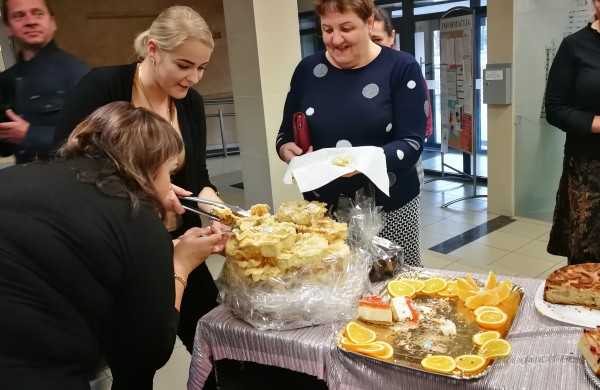 Naminiai kepiniai „tirpo akyse“ - aukų dėžutė sparčiai pildėsi
