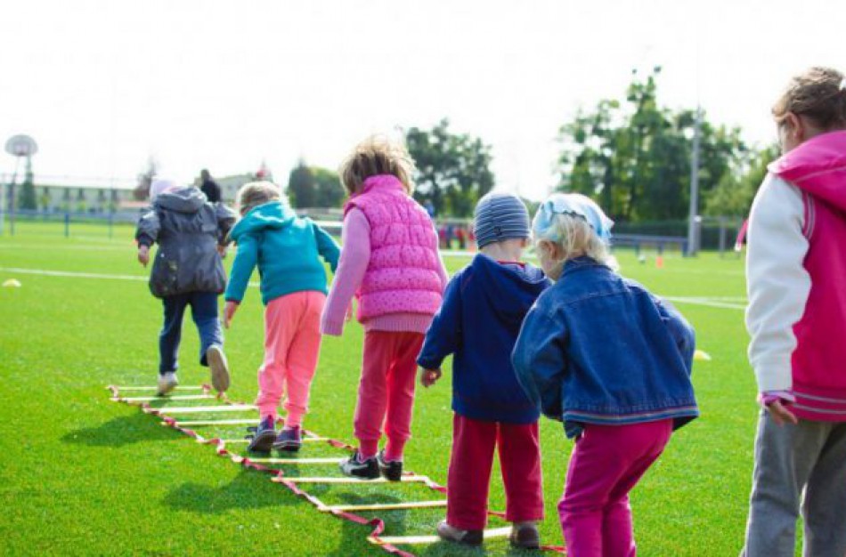 Jaunimo ir sporto reikalų komisija siūlo skirti lėšų privalomos trečios fizinio ugdymo pamokos įvedimui