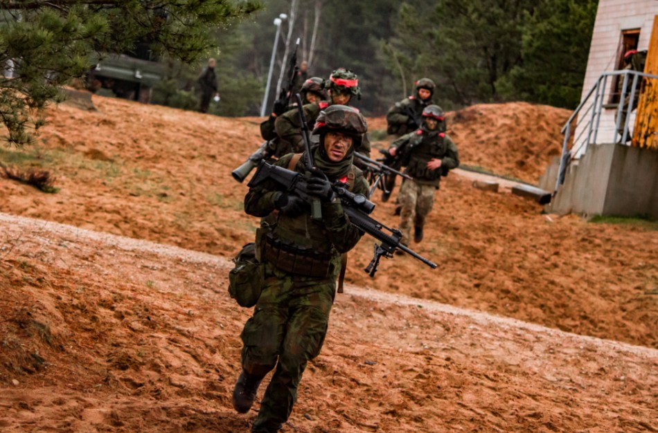 Kariuomenės pratybose Švenčionių rajone – didelė puolimo ir gynybos operacija