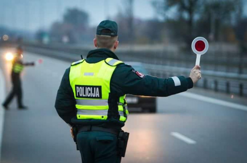 Daugiau nei 100 km/val. viršijusiam vairuotojui teks pailsėti nuo vairavimo