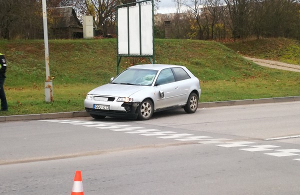 Pėsčiųjų perėjoje partrenkta 14- metė 