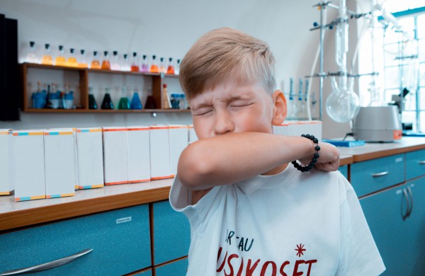 Žinomos mamos primena: nuo ligų vaikus gali apsaugoti vos vienas judesys