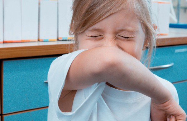 Žinomos mamos primena: nuo ligų vaikus gali apsaugoti vos vienas judesys