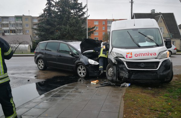 Avarija Žeimių gatvėje – kelio matomumą užstojo traktorius