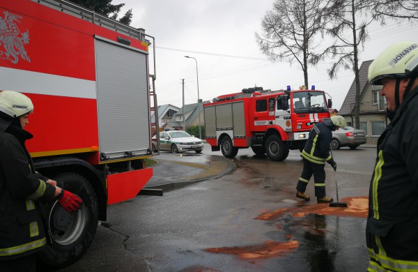 Avarija Žeimių gatvėje – kelio matomumą užstojo traktorius
