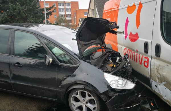 Avarija Žeimių gatvėje – kelio matomumą užstojo traktorius