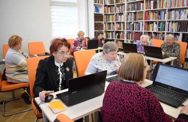 Skaitmeninio raštingumo mokymai bibliotekose: sužinoti, išbandyti, suprasti