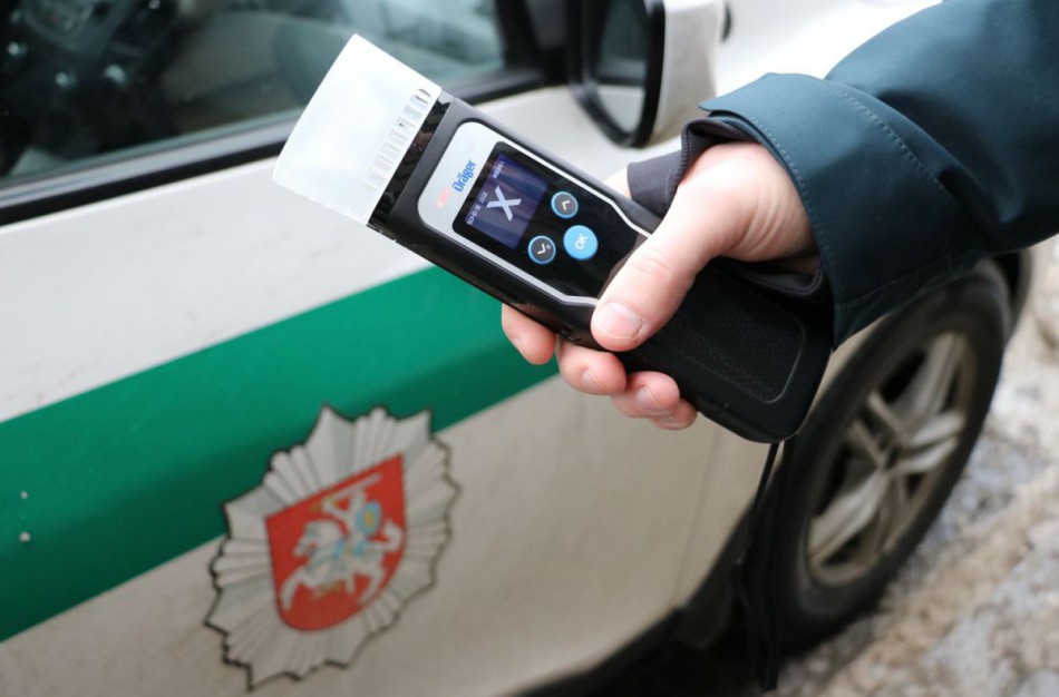 Policininkams įkliuvęs girtutėlis traktorininkas turėjo ir daugiau paslapčių: užfiksuoti keli pažeidimai