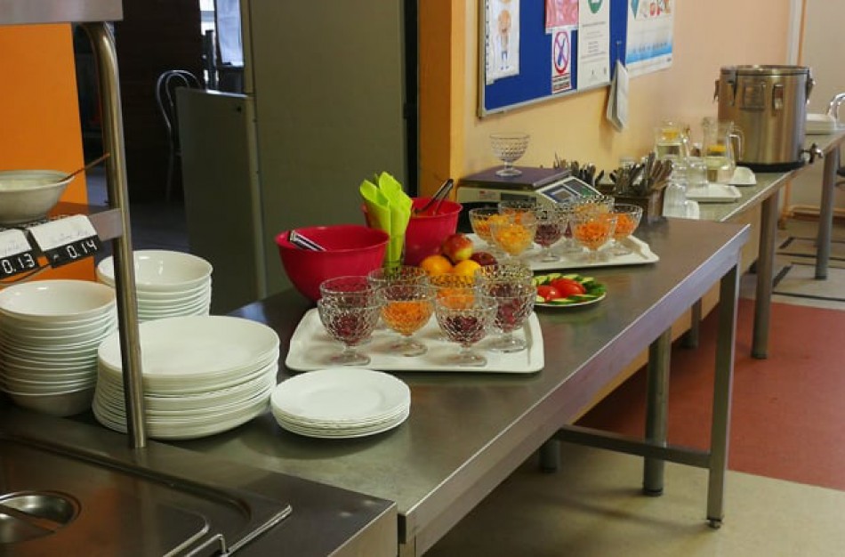 Vieša nuomonė: jonaviečiai mokyklose bandomą švediško stalo maitinimo modelį vertina nevienareikšmiai