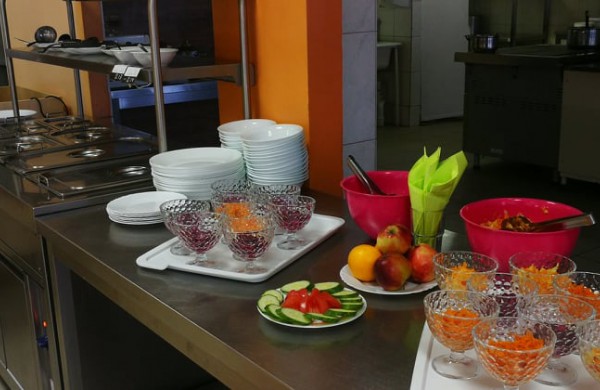 Vieša nuomonė: jonaviečiai mokyklose bandomą švediško stalo maitinimo modelį vertina nevienareikšmiai