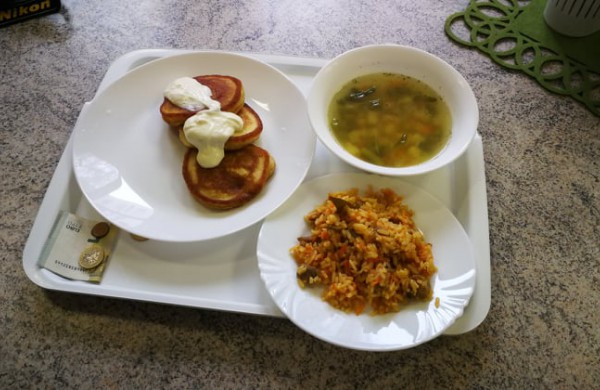 Vieša nuomonė: jonaviečiai mokyklose bandomą švediško stalo maitinimo modelį vertina nevienareikšmiai