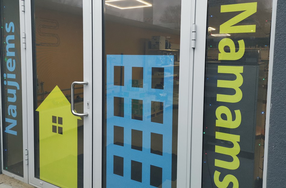 Parduotuvė ,,Naujiems namams“ vienam laimingajam žada pakeisti vonios kambario santechniką