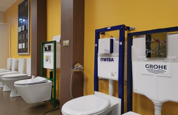 Parduotuvė ,,Naujiems namams“ vienam laimingajam žada pakeisti vonios kambario santechniką