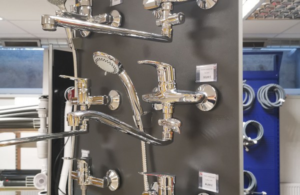 Parduotuvė ,,Naujiems namams“ vienam laimingajam žada pakeisti vonios kambario santechniką