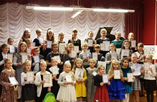 Šimtai linksmųjų pirštukų neleido nuobodžiauti